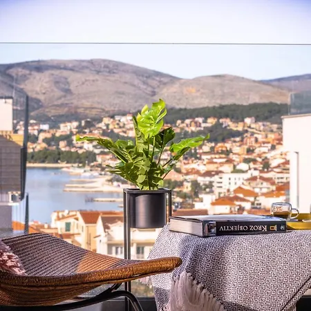 Navale With A Roof Terrace And A Heated Pool *