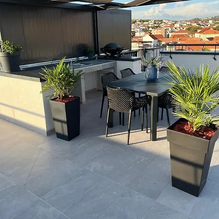 شقة Navale With A Roof Terrace And A Heated Pool *