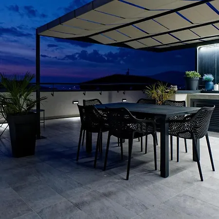 Navale With A Roof Terrace And A Heated Pool Apartament