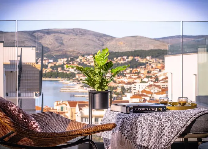 Navale With A Roof Terrace And A Heated Pool *