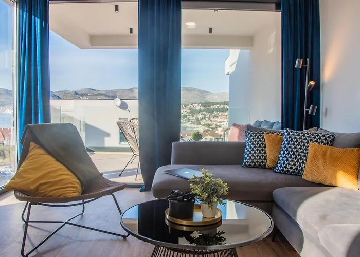 Navale With A Roof Terrace And A Heated Pool Apartmán Trogir