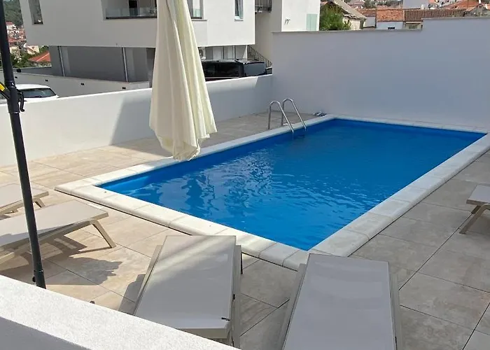 Apartmán Navale With A Roof Terrace And A Heated Pool *