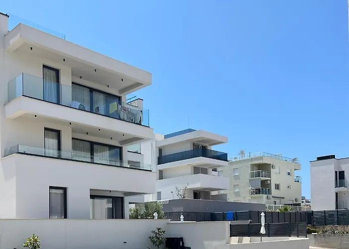 Apartmán Navale With A Roof Terrace And A Heated Pool Trogir