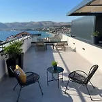 Navale With A Roof Terrace And A Heated Pool Apartamento *