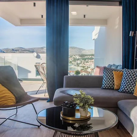 Navale With A Roof Terrace And A Heated Pool Apartamento Trogir