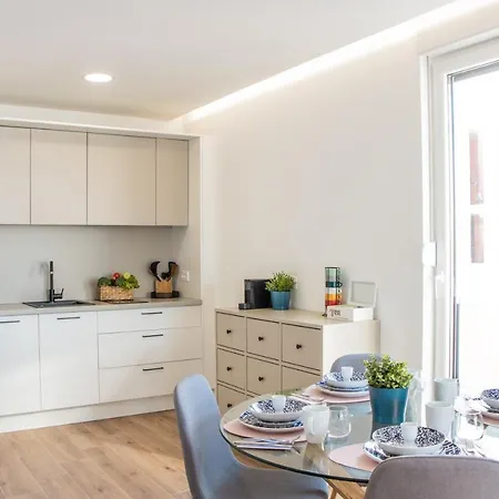 Apartament Navale With A Roof Terrace And A Heated Pool Trogir