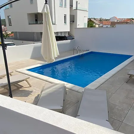 Apartman Navale With A Roof Terrace And A Heated Pool *