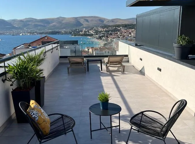 Navale With A Roof Terrace And A Heated Pool Appartement *