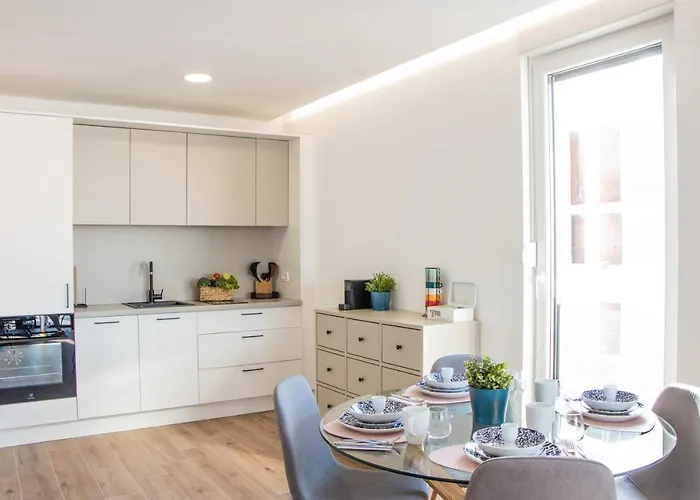 Appartement Navale With A Roof Terrace And A Heated Pool Trogir