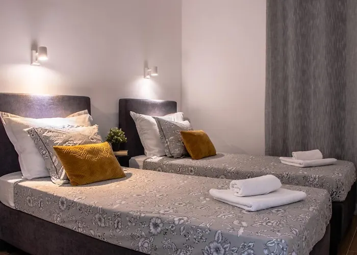 Apartamento Navale With A Roof Terrace And A Heated Pool Trogir