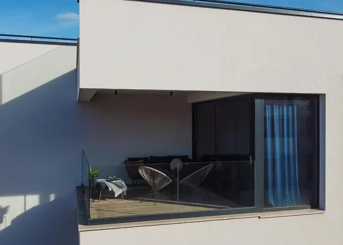 Navale With A Roof Terrace And A Heated Pool Apartamento Trogir